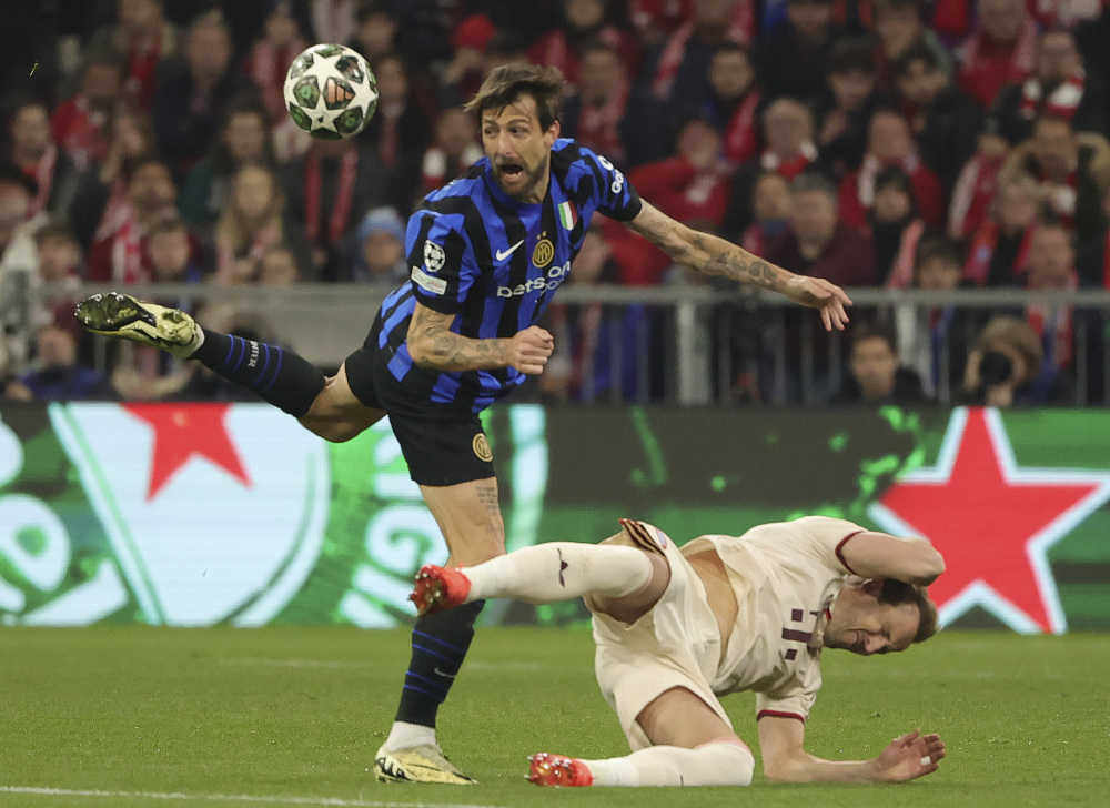 波兰主帅：要帮扎莱夫斯基找回状态；我觉得莱万还没决定未来