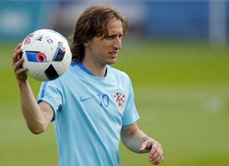 欧冠淘汰赛前瞻：拜仁客战巴黎,