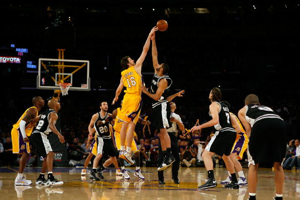 C罗在媒体评选的明年世界杯百大中高居第25！梅西仅第八！